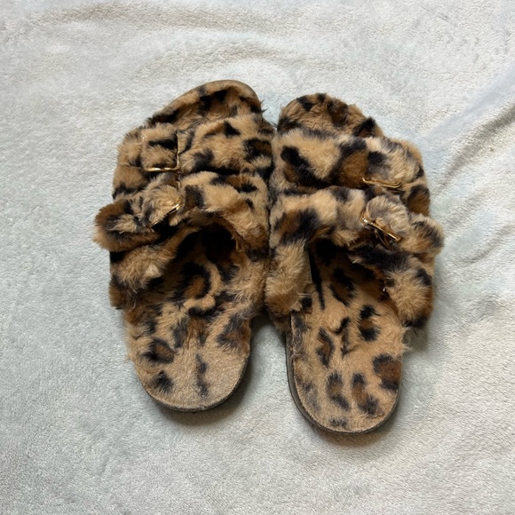 Leopard Fuzzy Slide On Sandal/ Slipper - Picture 2 of 5